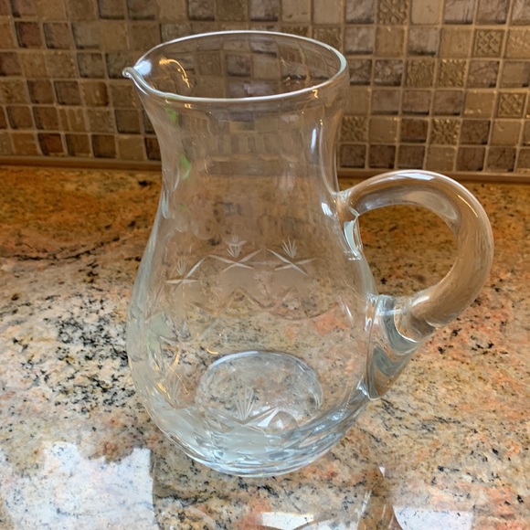 PEAR shaped PITCHER- CRYSTAL pitcher 
Hand-blown and flower etched. - Picture 3 of 10